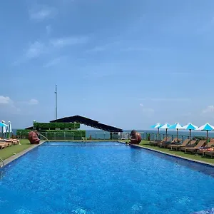 Sulis & **** Kuta Lombok